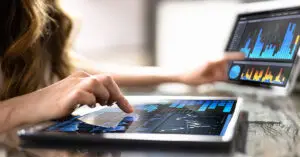 data-analytics-dashboard-on-analyst-laptop